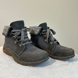 CHACO Women's Barbary Castlerock Grey Hiking Boots Sz 6